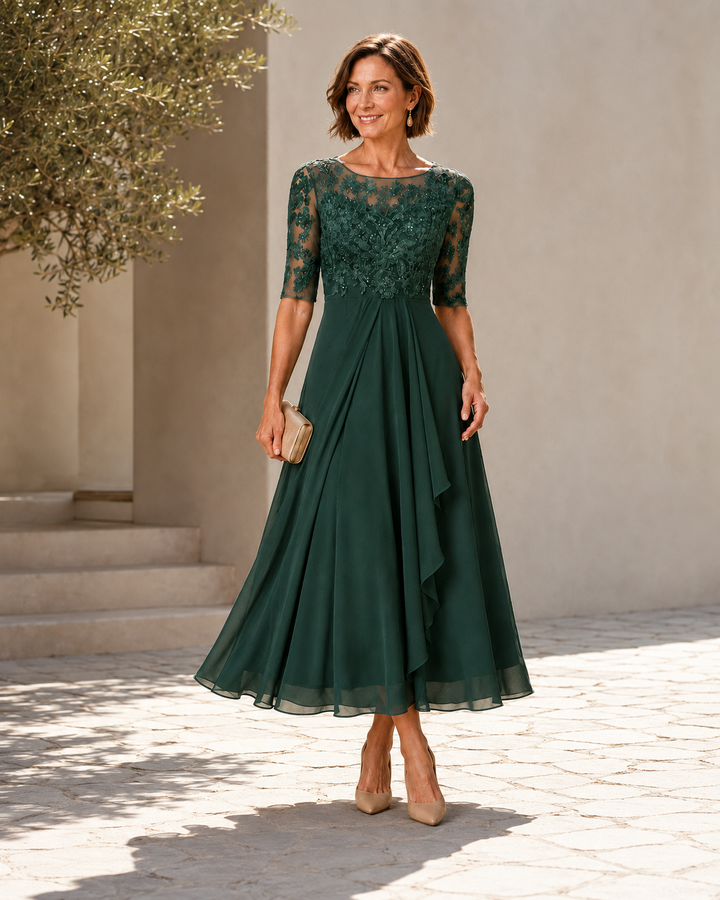 Belle /  The Flattering Lace Midi Dress