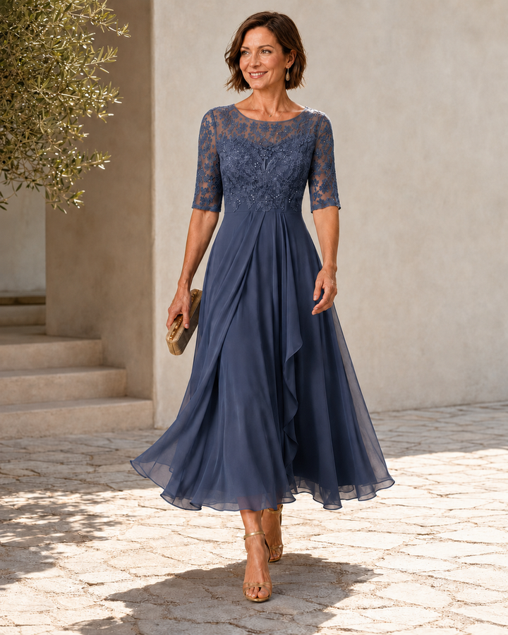 Belle /  The Flattering Lace Midi Dress