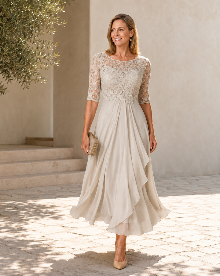 Belle /  The Flattering Lace Midi Dress